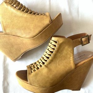 NWOT✨ Madden Girl Peeptoe Wedge